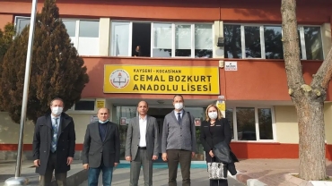 NNY Üniversitesi Mühendislik Fakültesi Dekanı Prof.Dr. Erkan Köse, Cemal Bozkurt Anadolu Lisesi öğrencileriyle
