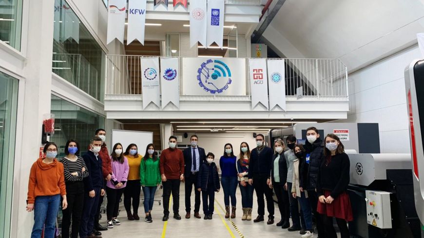 Orta Anadolu Kalkınma Ajansı, Kayseri Model Fabrika A.Ş. ve Nuh Naci Yazgan Üniversitesi Endüstri Mühendisliği Bölümü arasında imzalanan verimlilik tecrübe paylaşım programı birinci dönemi işbirliği protokolü kapsamında bölümümüz öğrencileri Kayseri Model Fabrikada Eğitim almaya başlamışlardır.