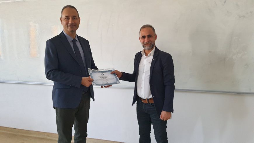 2022-2023 Eğitim Öğretim Yılı Güz Döneminde bölümümüzde Sistem Analizi ve Tasarımı dersini veren Sayın Talat Kalkan' a, Fakülte Dekanımız Prof. Dr. Erkan Köse ve bölüm başkanımız Doç. Dr. Oğuzhan Ahmet Arık tarafından teşekkürler belgesi takdim edildi.
