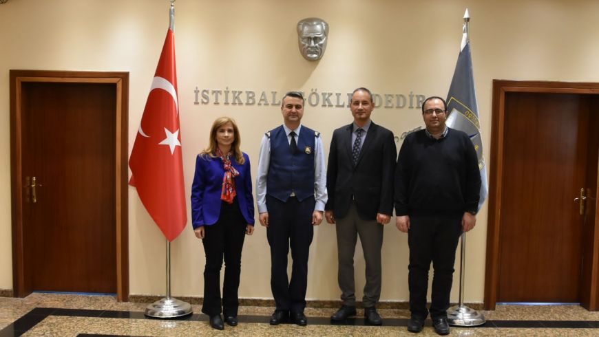 Rektör Yardımcımız Prof.Dr. Erkan Köse, Fen Bilimleri Enstitü Müdürü Prof.Dr. Serhan Yamaçlı ve Sosyal Bilimler Enstitü Müdürü Dilek Yamaçlı  2'nci Hava Bakım Fabrika Müdürü ve Garnizon Komutanı Hv.Tuğg. Haldun TAŞAN’ı makamında ziyaret ettiler